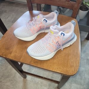 Nike knit infinity running sneaker